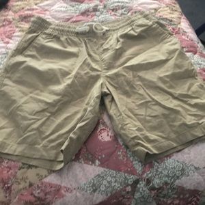 Old Navy men’s khaki shorts